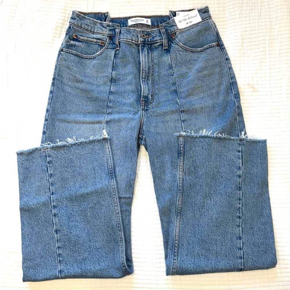 *NWT* High Rise 90’s Relaxed Jean 
Vintage Stretch